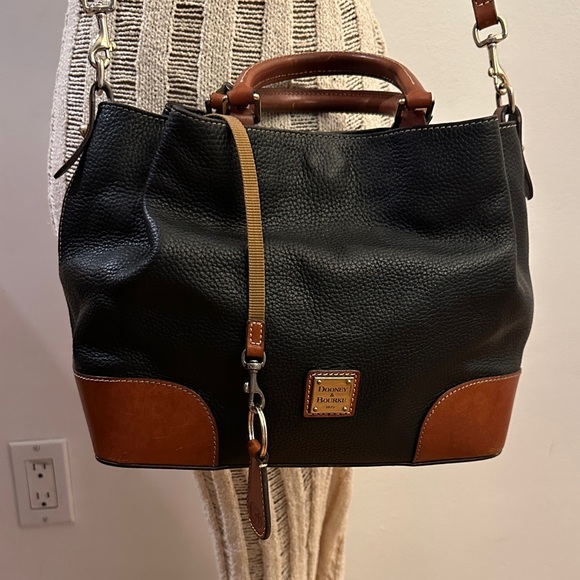 Dooney & Bourke Black and Brown 1975 Leather Shoulder Bag - Preloved - Picture 6 of 16
